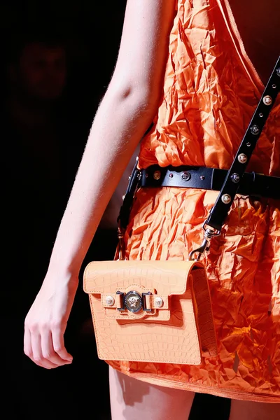 Look 60